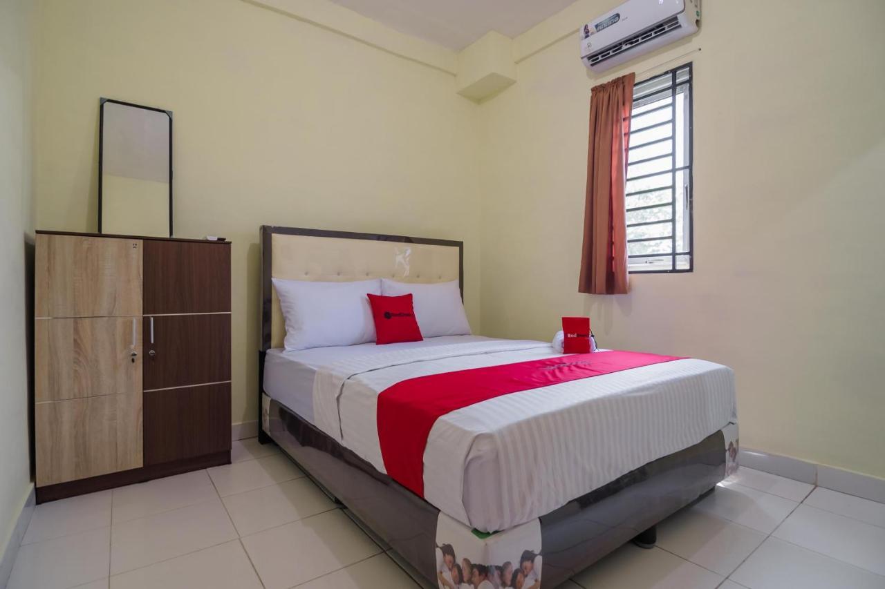 Hotel RedDoorz near Politeknik Negeri Medan Exterior foto