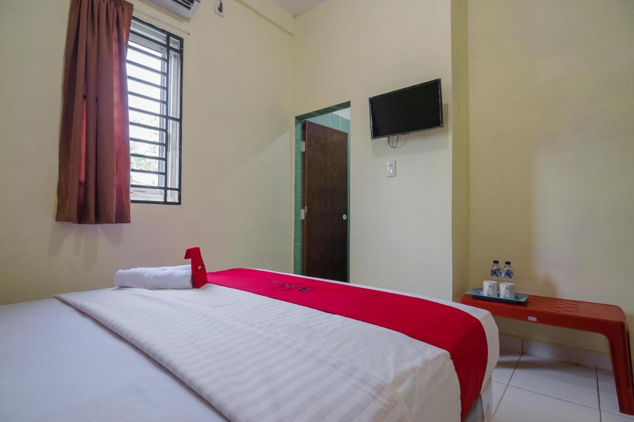 Hotel RedDoorz near Politeknik Negeri Medan Exterior foto